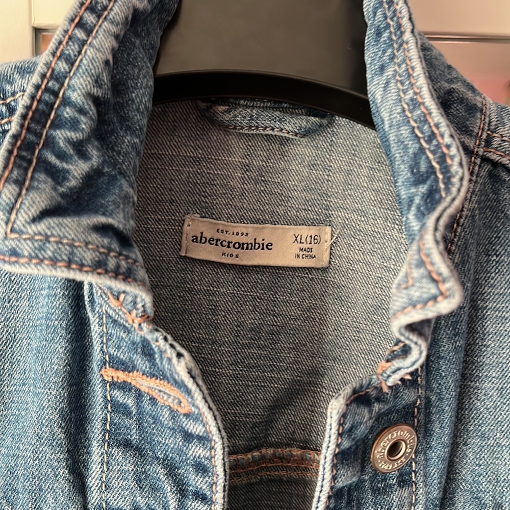 ABERCROMBIE KIDS BLUE JEANS JACKET SIZE XL/16 - Picture 2 of 4